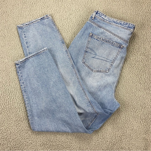 American Eagle Women's Mom High Waisted Jeans  |  Size:  18 Regular - Picture 6 of 14